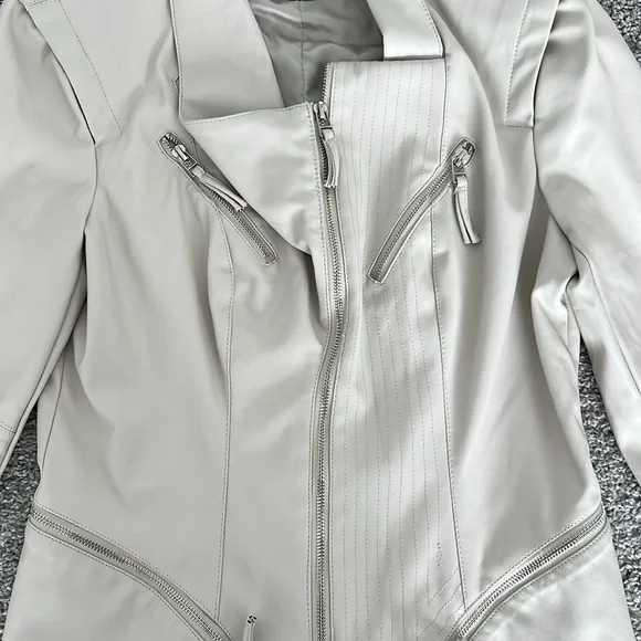 Women’s Blank NYC Cream Faux Leather Jacket. Size Medium. - Picture 6 of 10